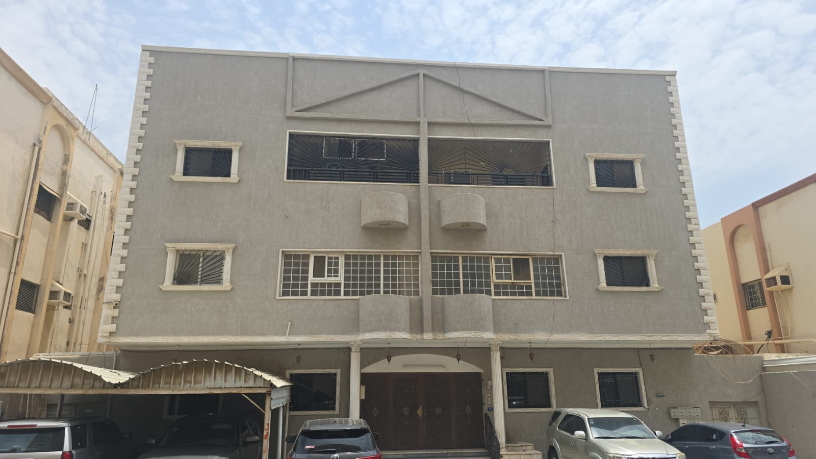عمارة سكنية استثمارية للبيع بحي الصفا